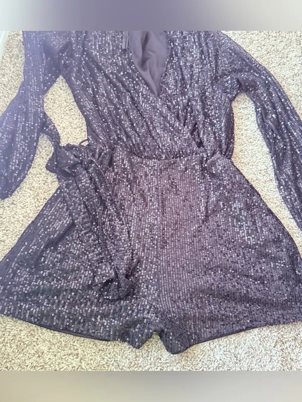 Windsor Black Sequin Long Sleeve V-Neck Shorts Romper Size Large Party Clubwear - Image 2