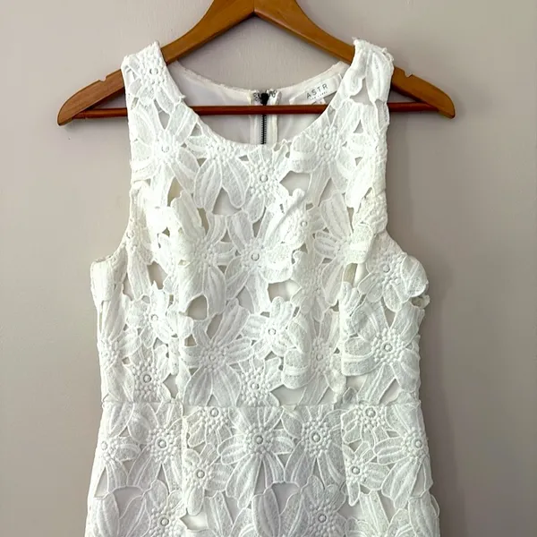 ASTR The Label Tenured Floral Lace Dress‎ Mini Size L White - Image 7