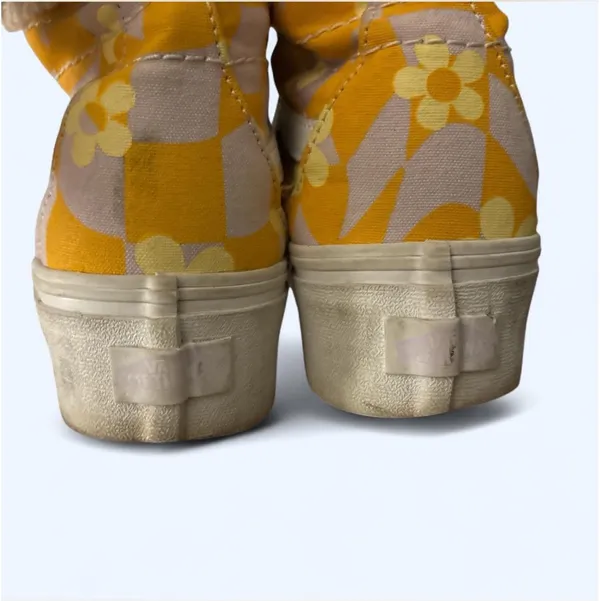 Yellow and white Vans platform with a floral design💛✌🏼 Callouts: needs a good clean - bleach laces !! Other than that their in great condition #vans #platforms #vintage #hippie vibes - Image 4
