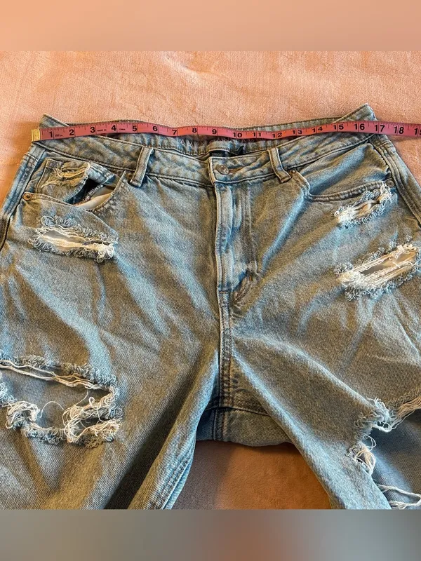 American Eagle Strigid light wash high rise straight fit distressed jeans 14 - Image 7