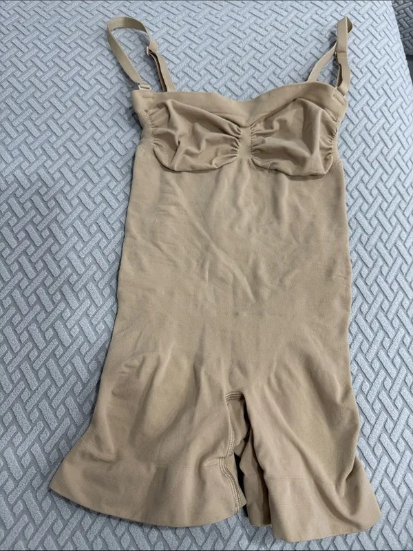 Skims Sz Small Seamless Sculpt Mid Thigh Shorts Clay Bodysuit BBL Butt Lifting - Image 4