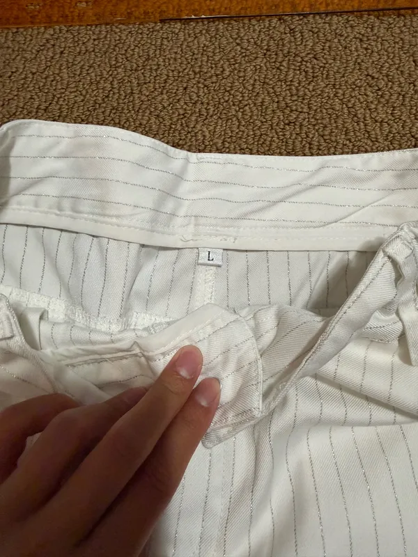 White shorts Size L - Image 3