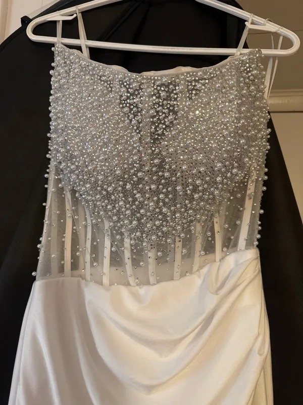 White prom dress with corset amd pearls - Image 2
