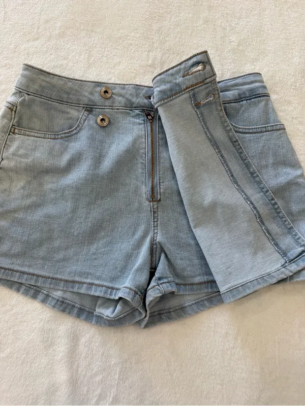 BCBG Generation Denim Skort XS Light Wash Y2K Mini Skirt Shorts - Image 4