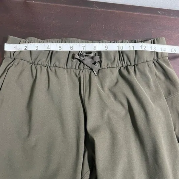 Lululemon On The Fly Crop 23 Dark Olive Luxtreme Travel Pants Size 6 - Image 7