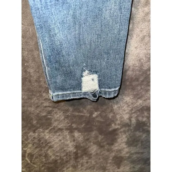 Vervet medium wash distressed straight leg jeans size 26 #750 - Image 2