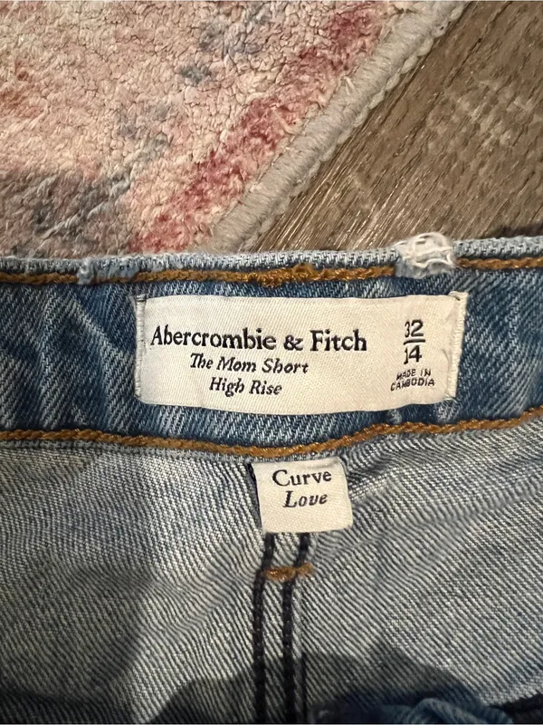 Abercrombie the mom High-Waist Light Blue Denim Cutoff Shorts - Image 9