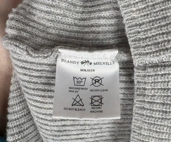 Brandy Melville Quarter Zip Sweater Light Grey - Image 5