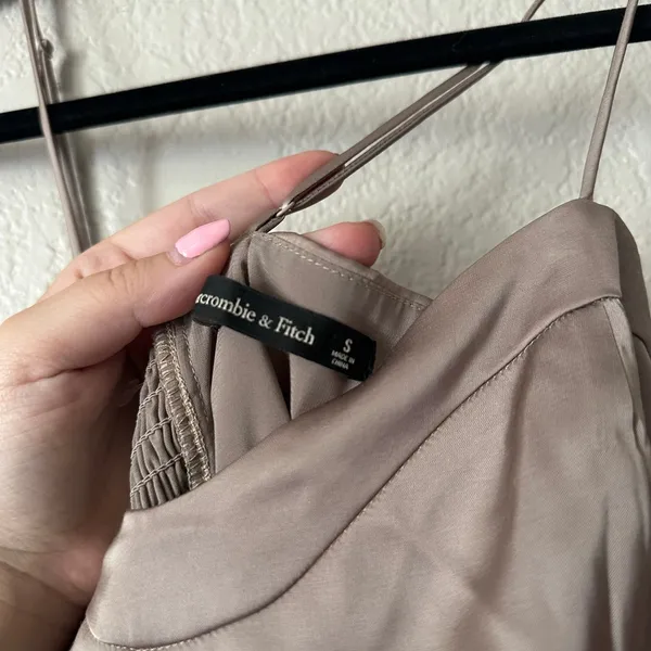 Abercrombie & Fitch The A&F Camille Midi Dress in Taupe Size Small - Image 7