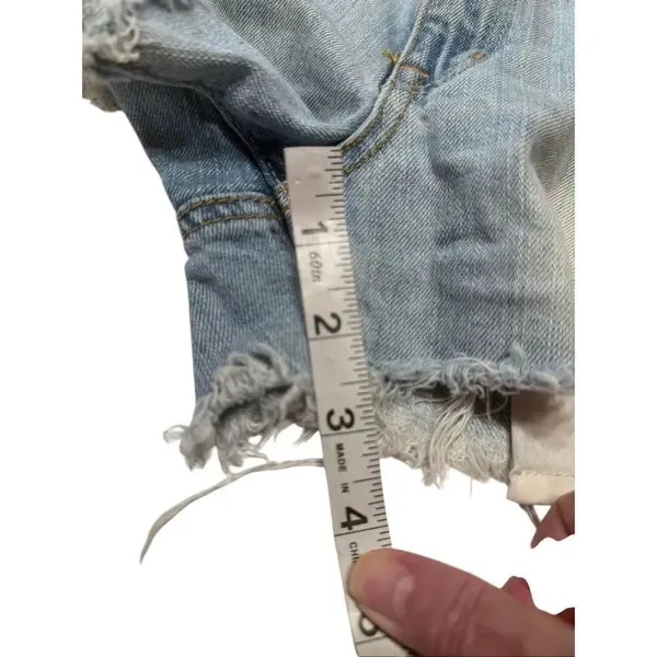 American Eagle Woman’s distressed, cut off denim shorts Sz 6 - Image 5