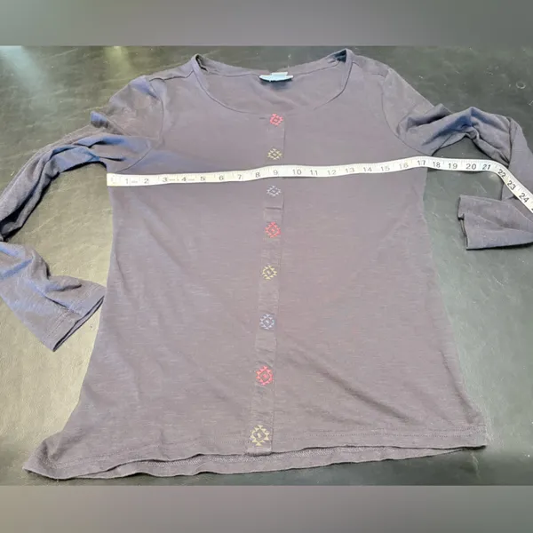 Ariat darker Blue Shirt with Embroidered Accents size Medium - Image 8