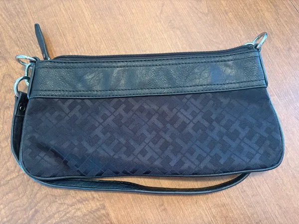 Tommy Hilfiger Clutch Bag - Image 2
