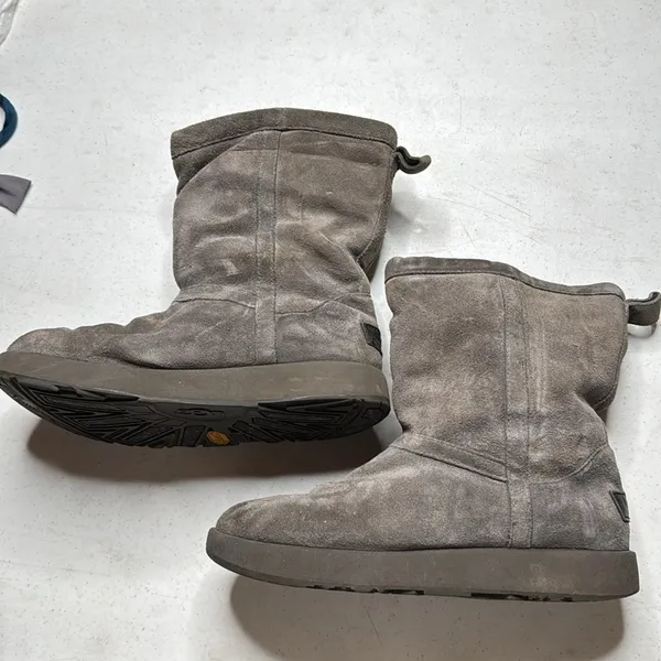 UGG Classic Short Weather Boot Gray Vibram Sole Size 7 Waterproof USED CONDITION - Image 8