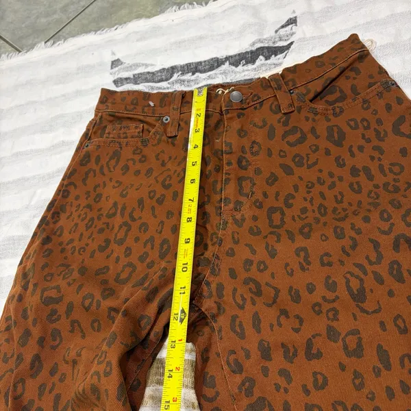 NWT Universal Threads Vintage Straight Jeans Leopard Print Sz 6 Bikercore Boho - Image 6