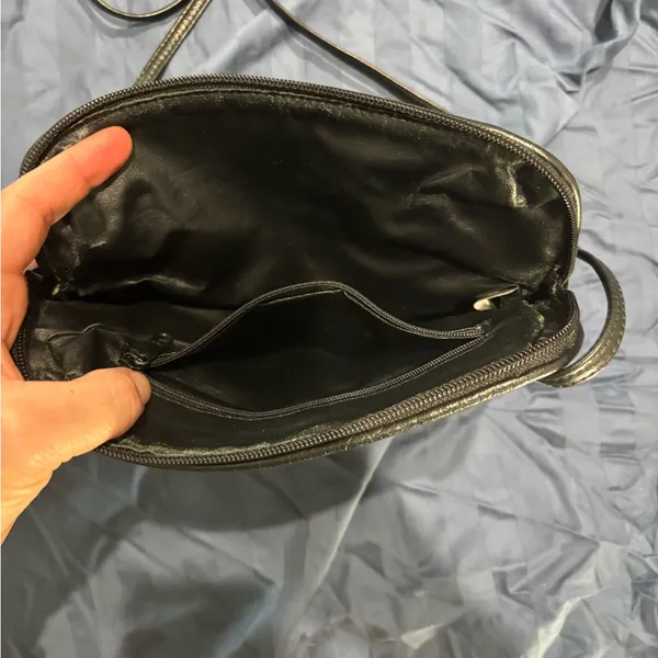 Vintage woven Bloomingdale’s crossbody - Image 2
