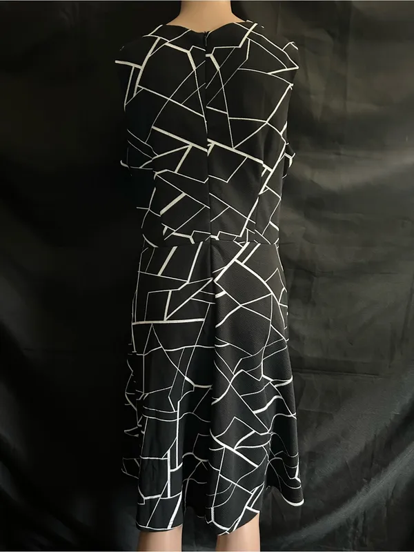 Owin Women’s Black & White Geometric Fit-&-Flare Dress Floral Lace Waist LG NWT - Image 2