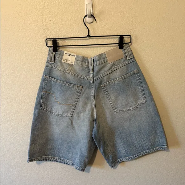 NWT WE THE FREE Tinsley Baggy High Rise Straight Leg Denim Short Size 26 - Image 4