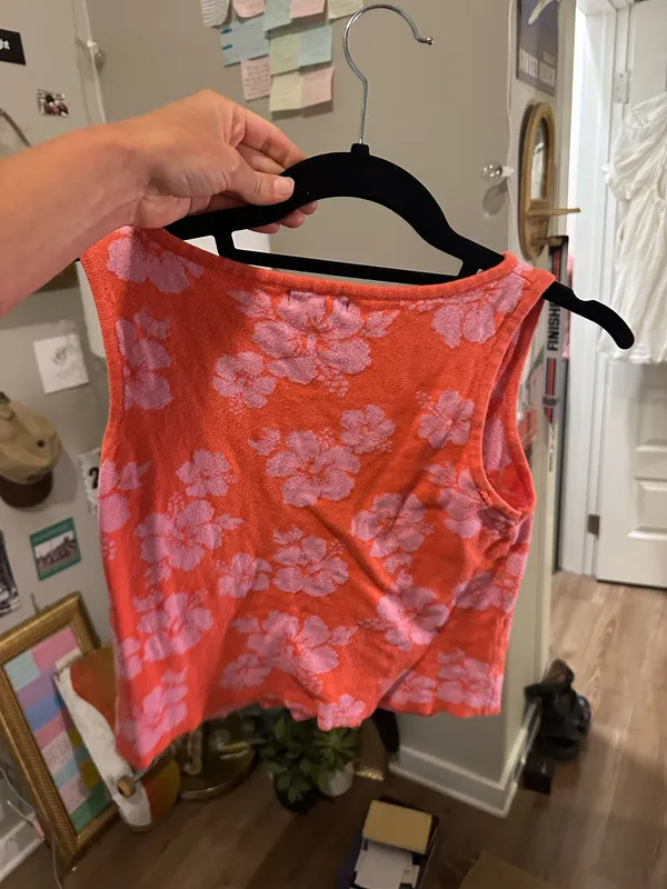 Boutique Floral basic top red and pink - Image 3