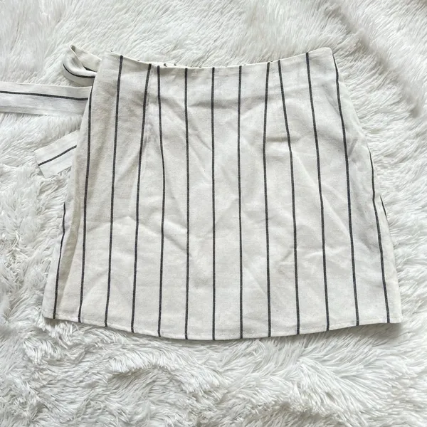 FOREVER 21 White Black Pinstripe Wrap Mini Skirt Size XS Striped Tie Waist Boho - Image 4