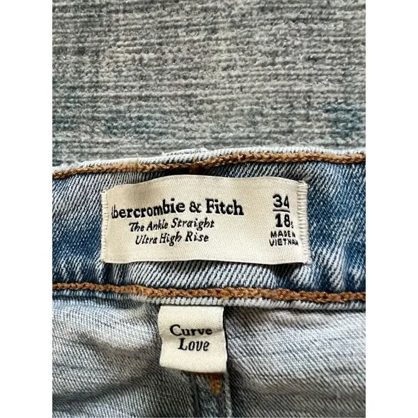 Abercrombie & Fitch Light Wash The Ankle Straight Ultra High Rise 34" / Size 18 - Image 3