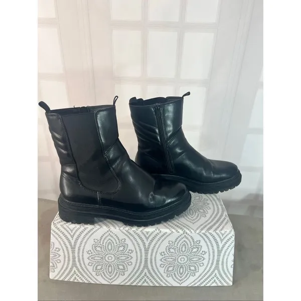 A New Day Black Faux Leather Chunky Platform Laura Gore Chelsea Boot Size 11 - Image 2