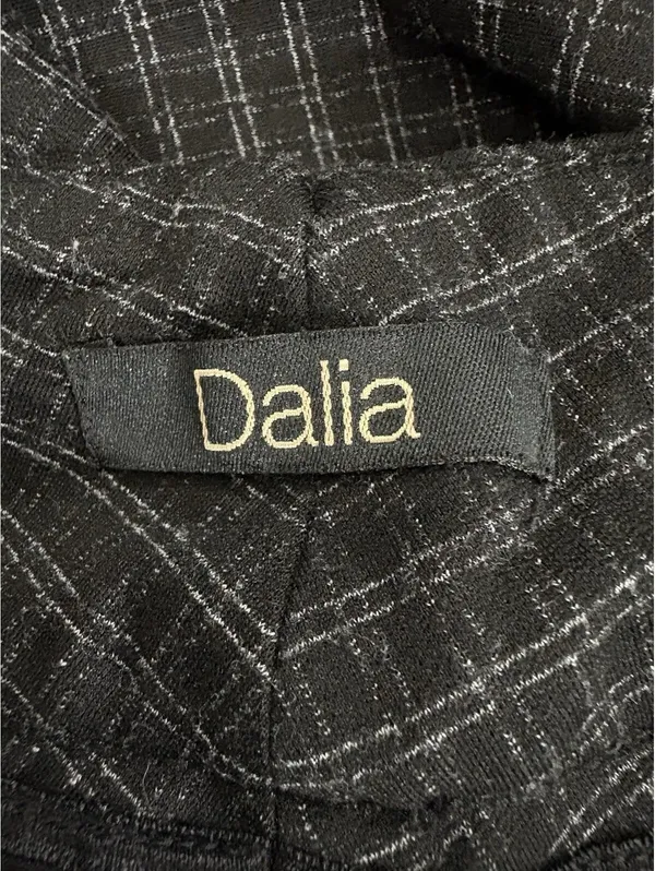 Dalia Women’s M Black Plaid Pull-On Straight Leg Pants - Image 7
