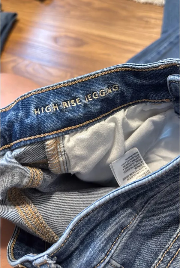 American Eagle Jeans - Image 3