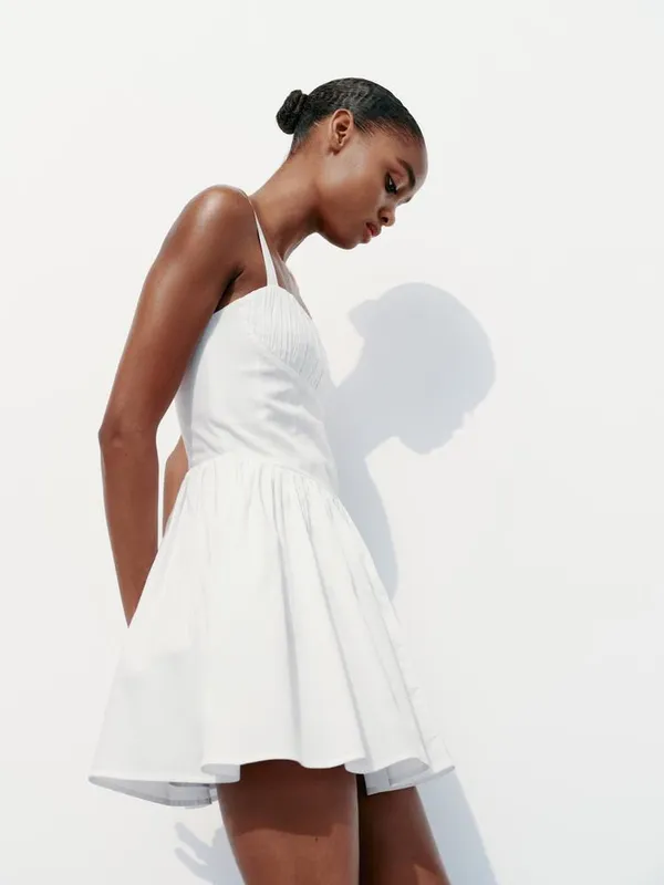 NWT White VOLUMINOUS SKIRT DRESS. Size Medium - Image 6