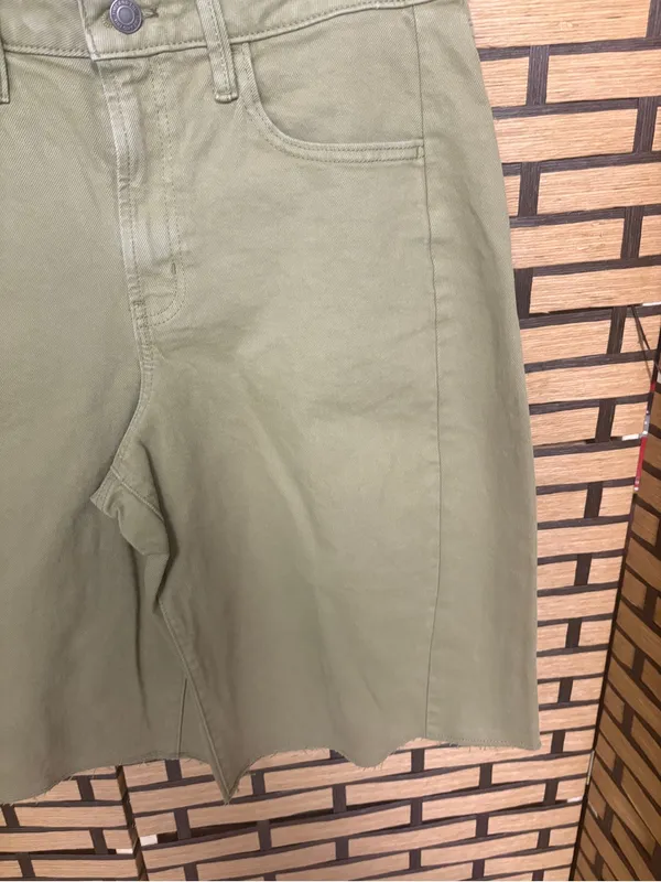 Time and tru green High rise barrel Bermuda shorts size 10 - Image 3