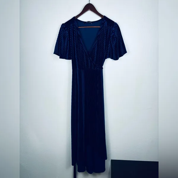 Simplee Small Butterfly Sleeve Wrap‎ Navy Blue Velvet Maxi Dress Tie Front - Image 2