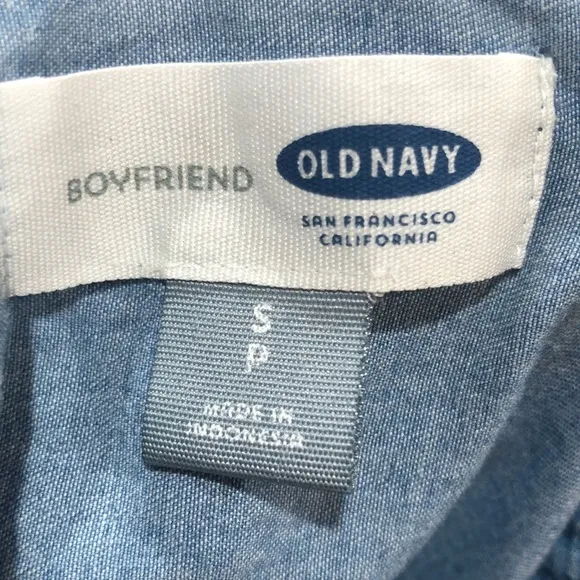 Old Navy blue boyfriend button up shirt - Image 5
