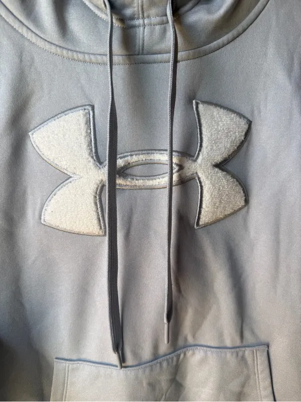 Under Armour Loose Fit Gray Logo Pullover Hoodie Size Medium - Image 2