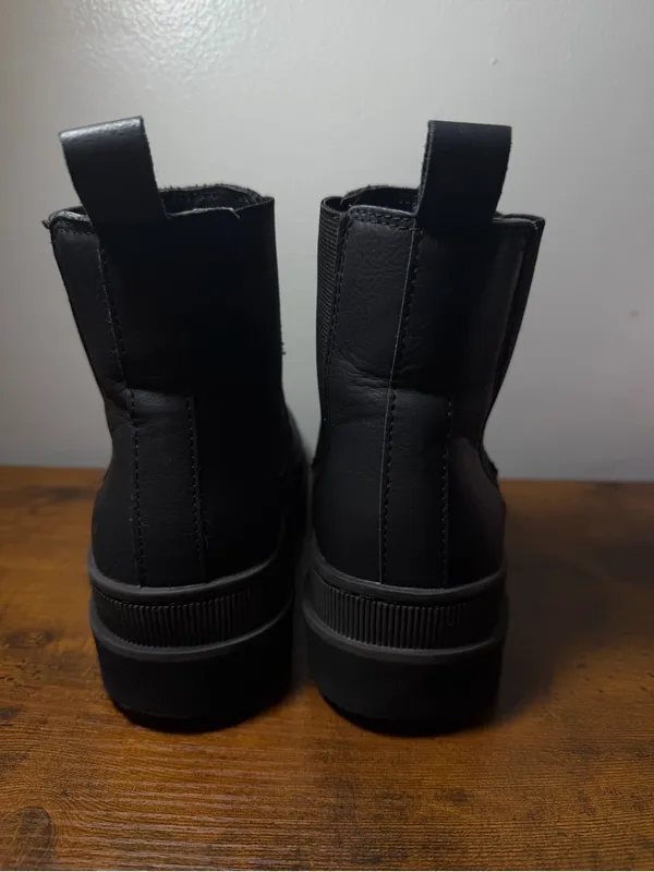Levi's Abigail Neo Chelsea Boots (Women's Size 6.5) - Image 2