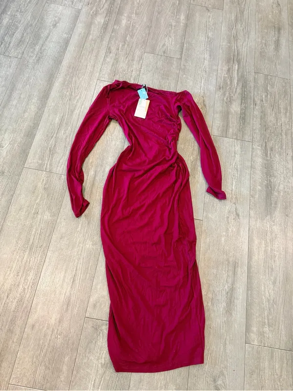 Asymmetrical Off-Shoulder Maxi Dress in Wine - Image 5