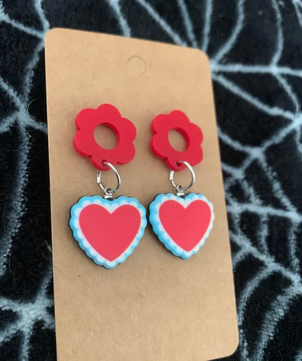 SheIn Heart Shape Earrings - Image 2