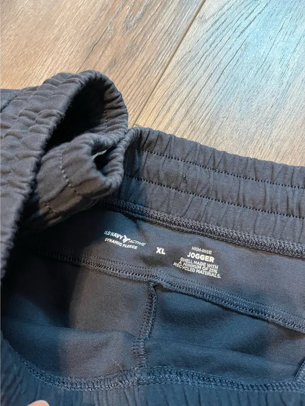 Old Navy High Waisted Dynamic Fleece Sweatpants - Image 4