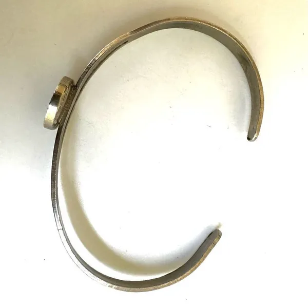 Silver tone blue bead cuff bracelet - Image 9