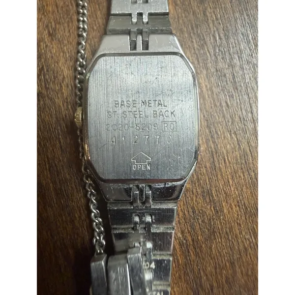 Ladies Vintage Seiko 2C20-5209 Two Tone Analog Quartz Watch Needs Battery 84-94 - Image 4