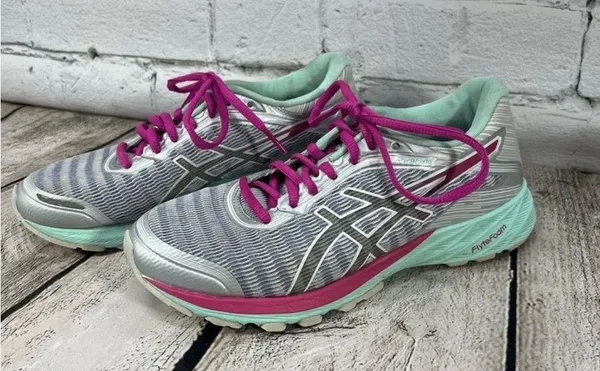 Women's Dynaflyte Running Shoe Size 6.5 - Image 2
