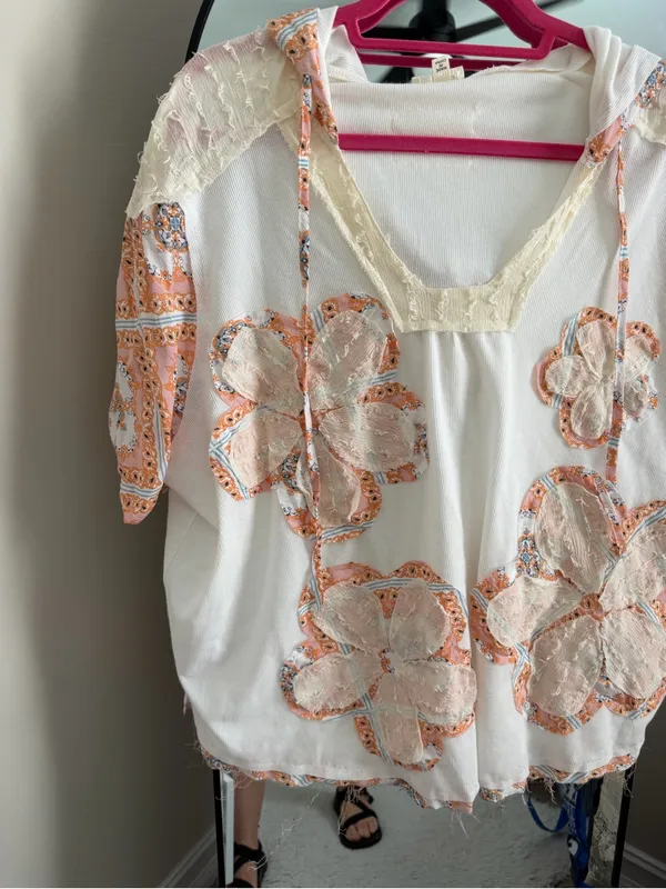 POL White Boho Embroidered Peasant Top with Peach Accents - Image 2