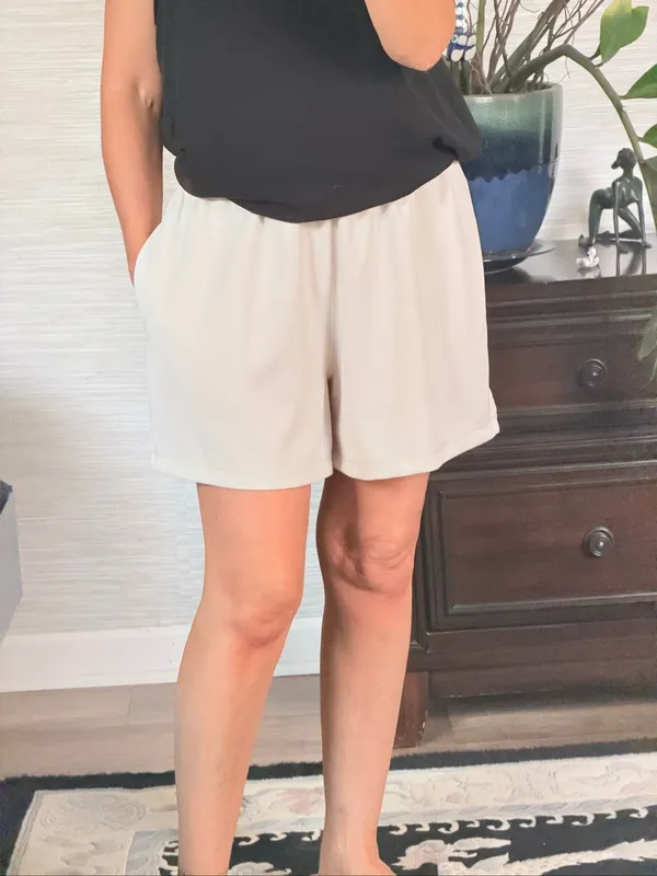 Elle Grey Ivory Knit Pull-On Shorts with Pockets Women’s Size M - Image 9