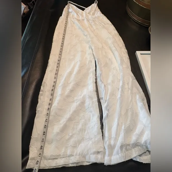 Lulu's Textured White Jumpsuit size M - Image 15