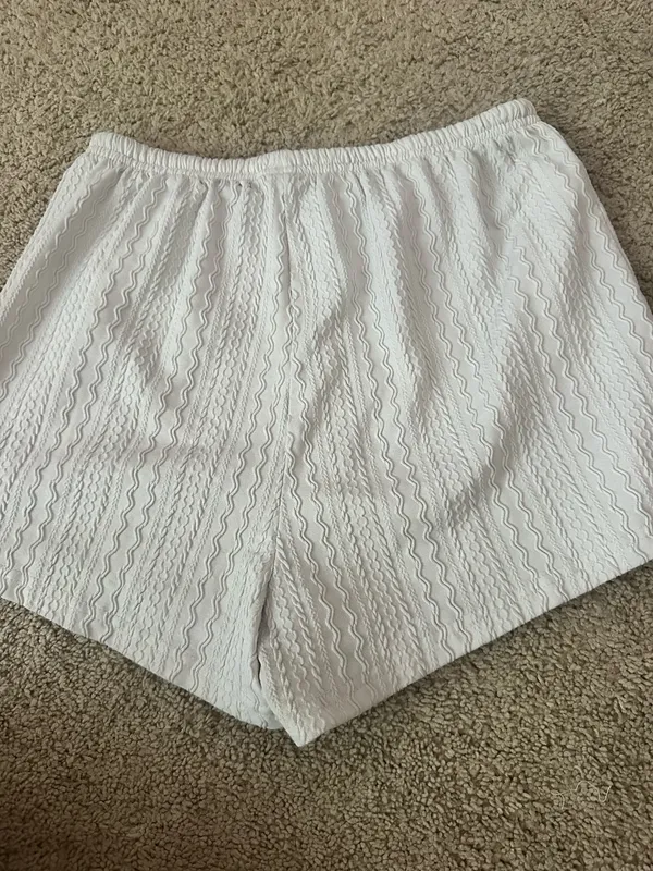 White Amazon shorts pattern  - Image 2