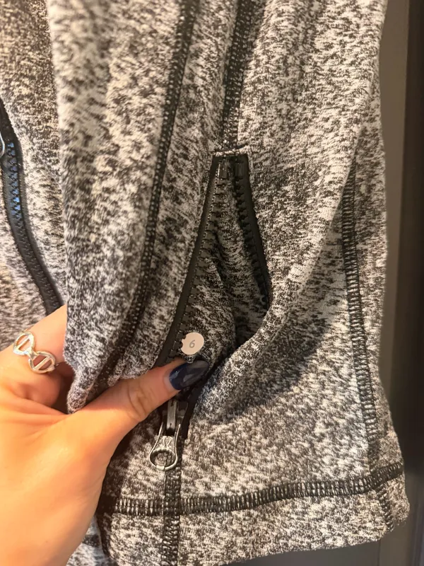 Lululemon Jacket Full-Zip - Image 4