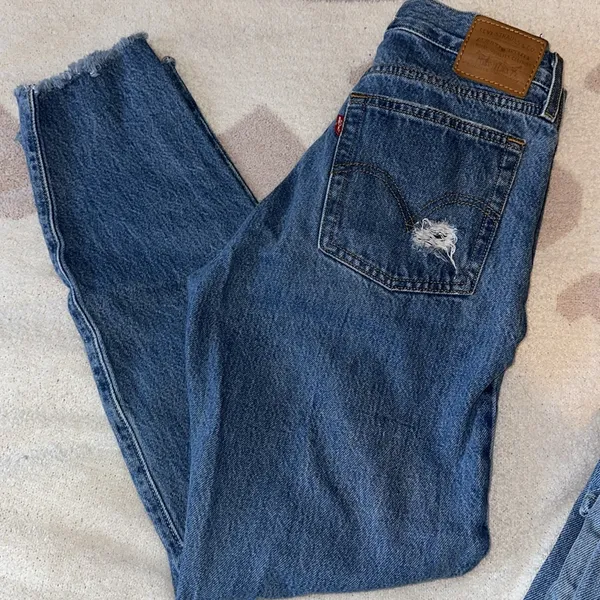 Levi’s Wedgie Straight Distressed Jeans - Image 14
