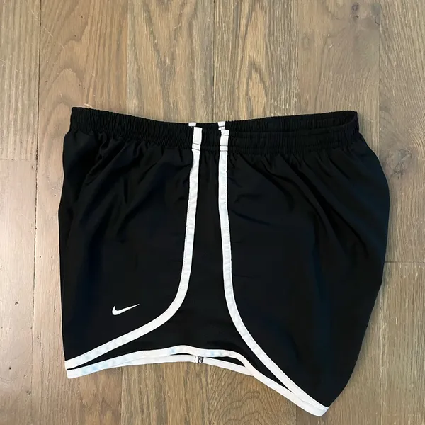 Nike Women's Black lined running Shorts sz Medium - Image 3