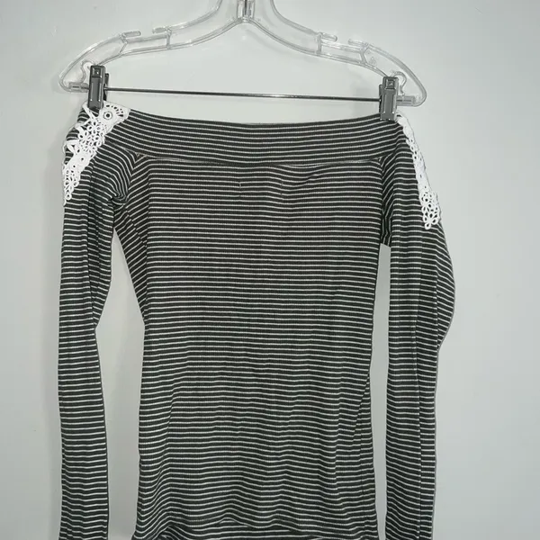 Hollister Black and White Striped Lace Shoulder Top - Image 4