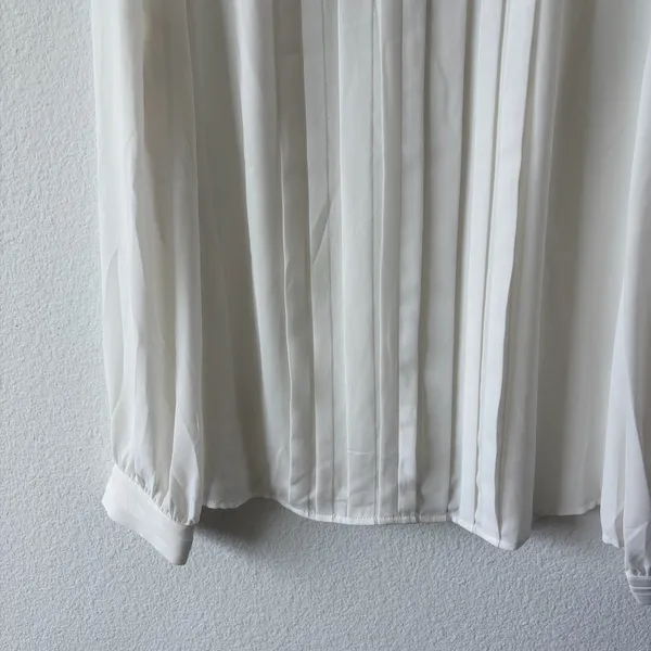 White House Black Market White Pleated Front Long Sleeve Blouse Size 14 - Image 4