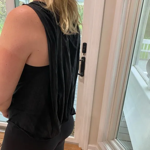 Lululemon‎ Black Tank Top Size Medium - Image 7