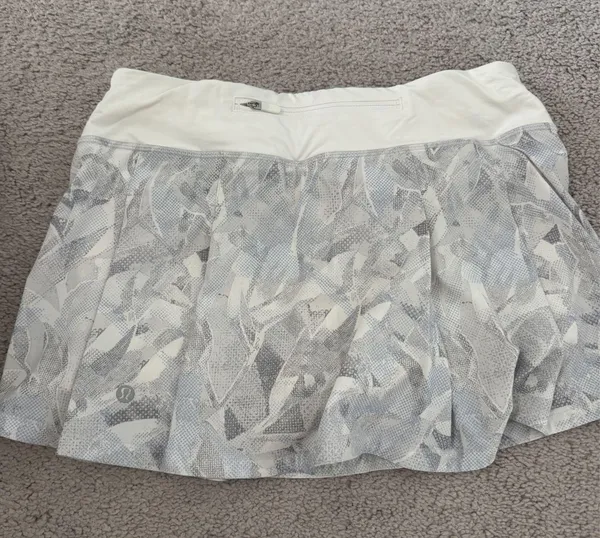 Lululemon White Pattern Tennis Grey Pleated Skirt - Image 3
